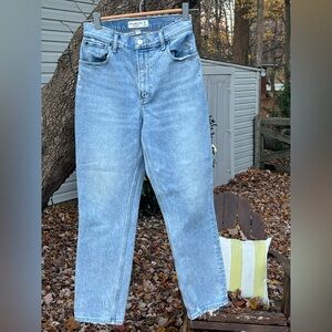 Abercrombie & Fitch Curve Love Light Blue High-Rise Cropped Jeans